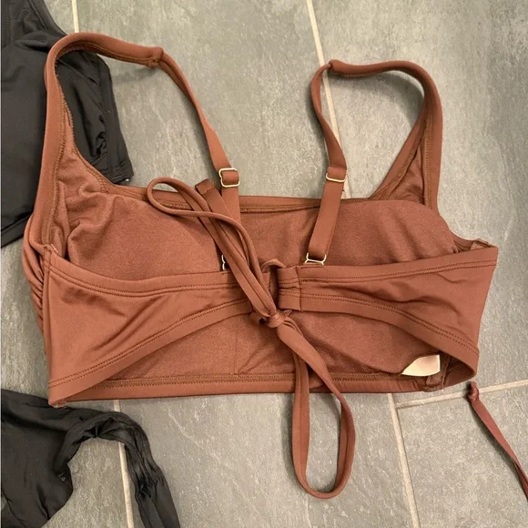 Kona Sol Bikini Tops and Bottoms - 5 Pieces - 3 tops D/DD, 2 bottoms MEDIUM - Picture 3 of 5